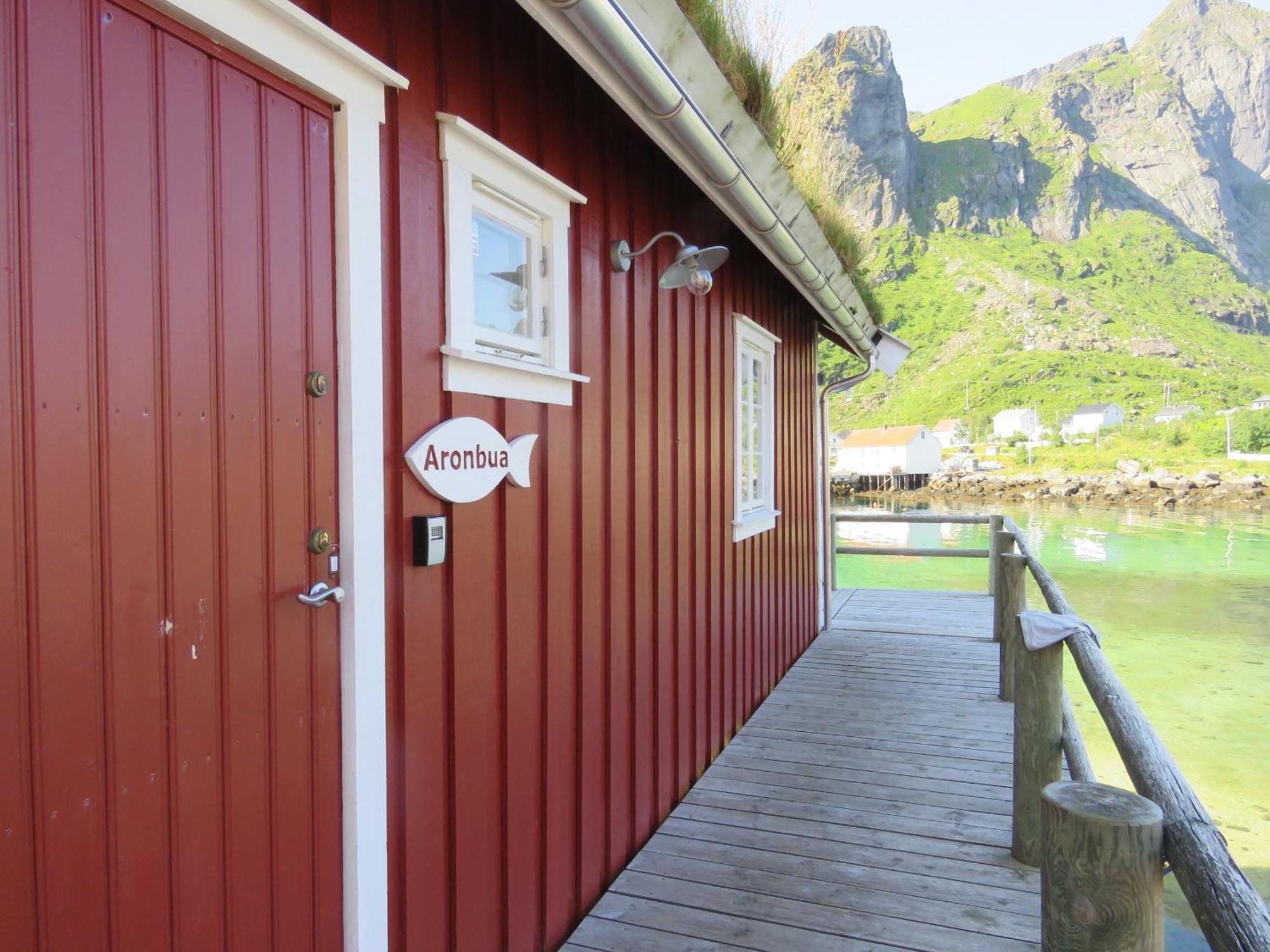Valen Cabins In Рейне Екстериор снимка