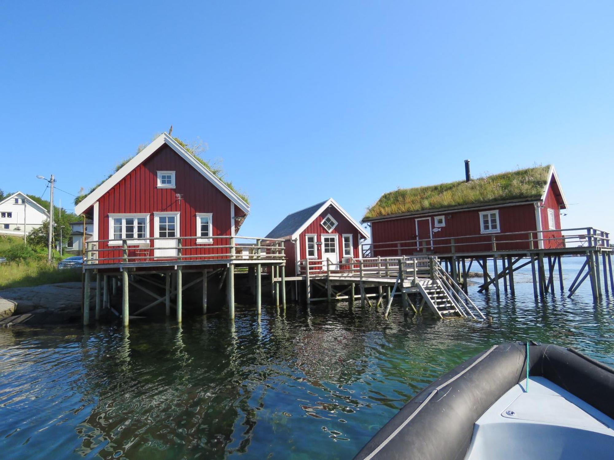 Valen Cabins In Рейне Екстериор снимка