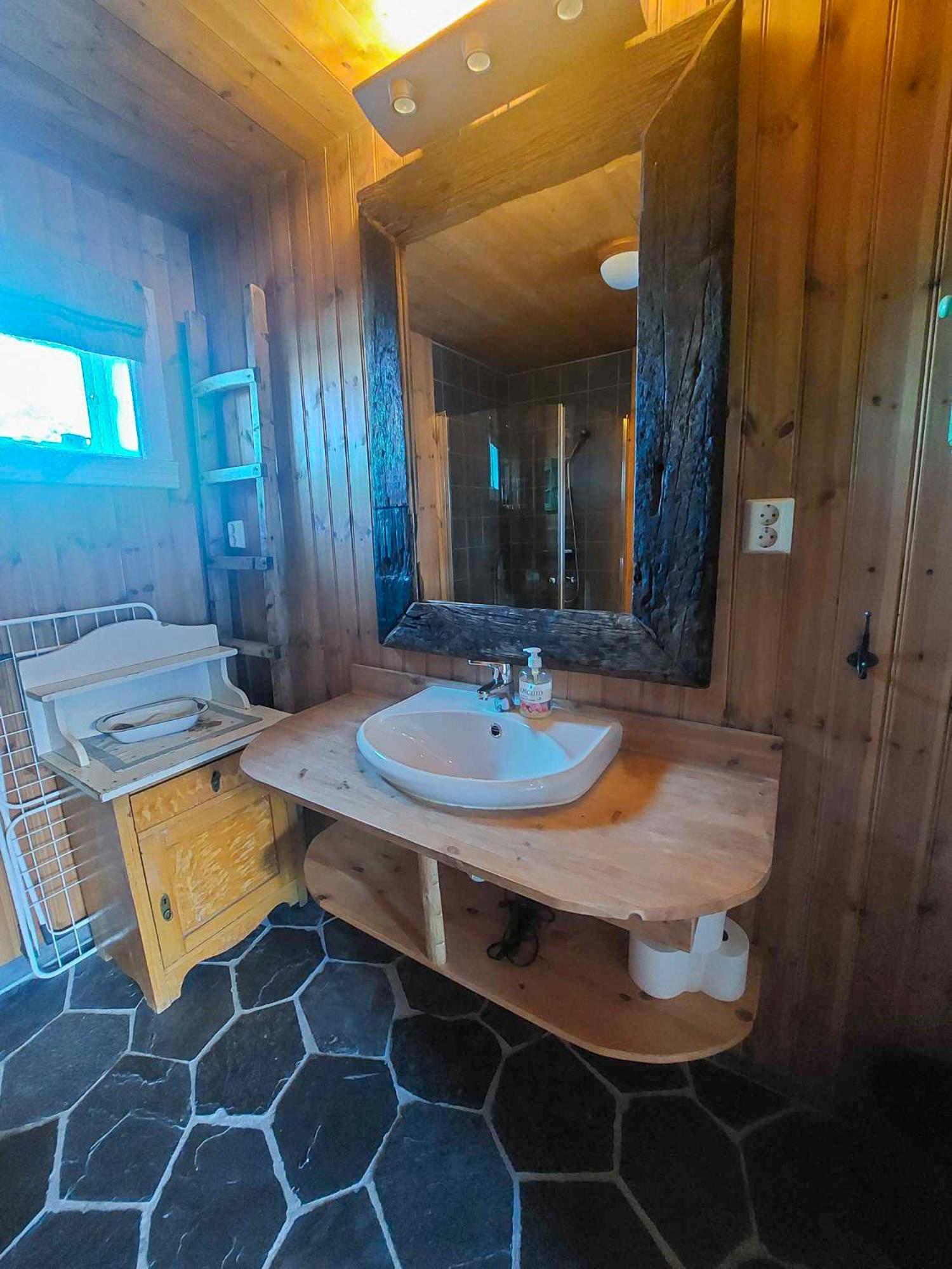 Valen Cabins In Рейне Екстериор снимка