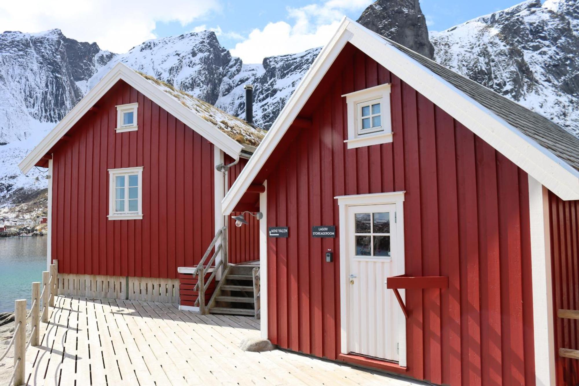 Valen Cabins In Рейне Екстериор снимка