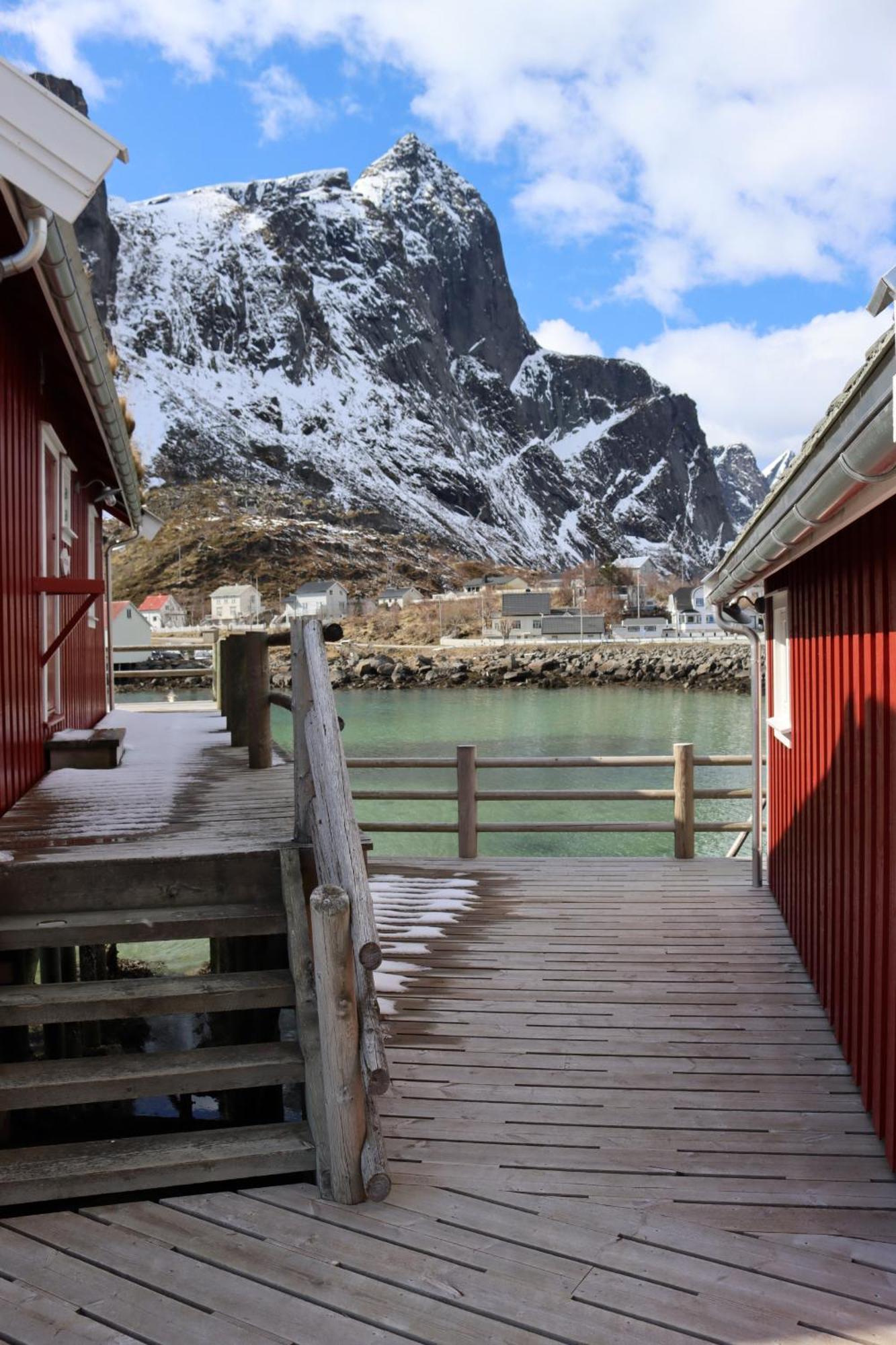 Valen Cabins In Рейне Екстериор снимка