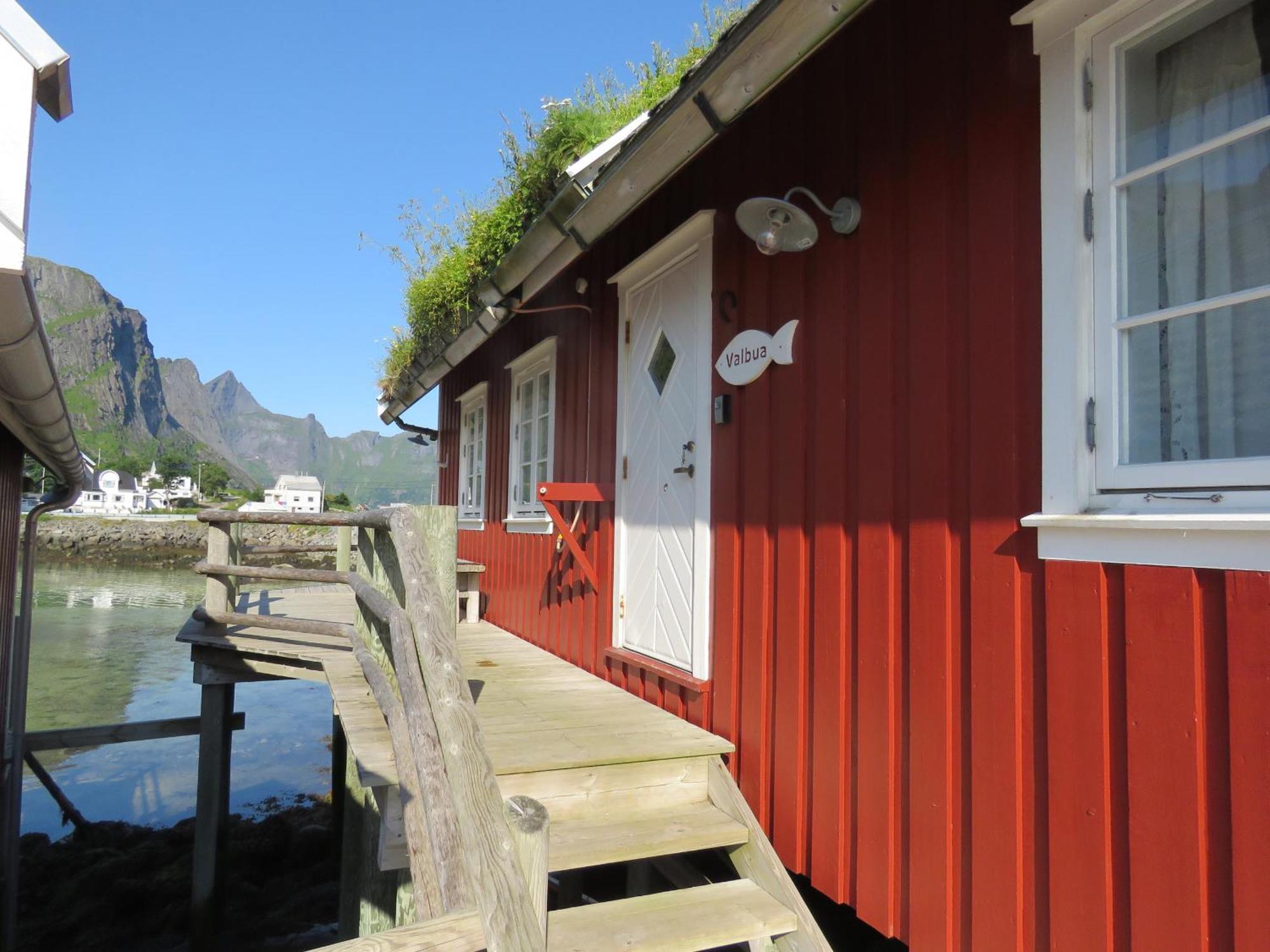 Valen Cabins In Рейне Екстериор снимка
