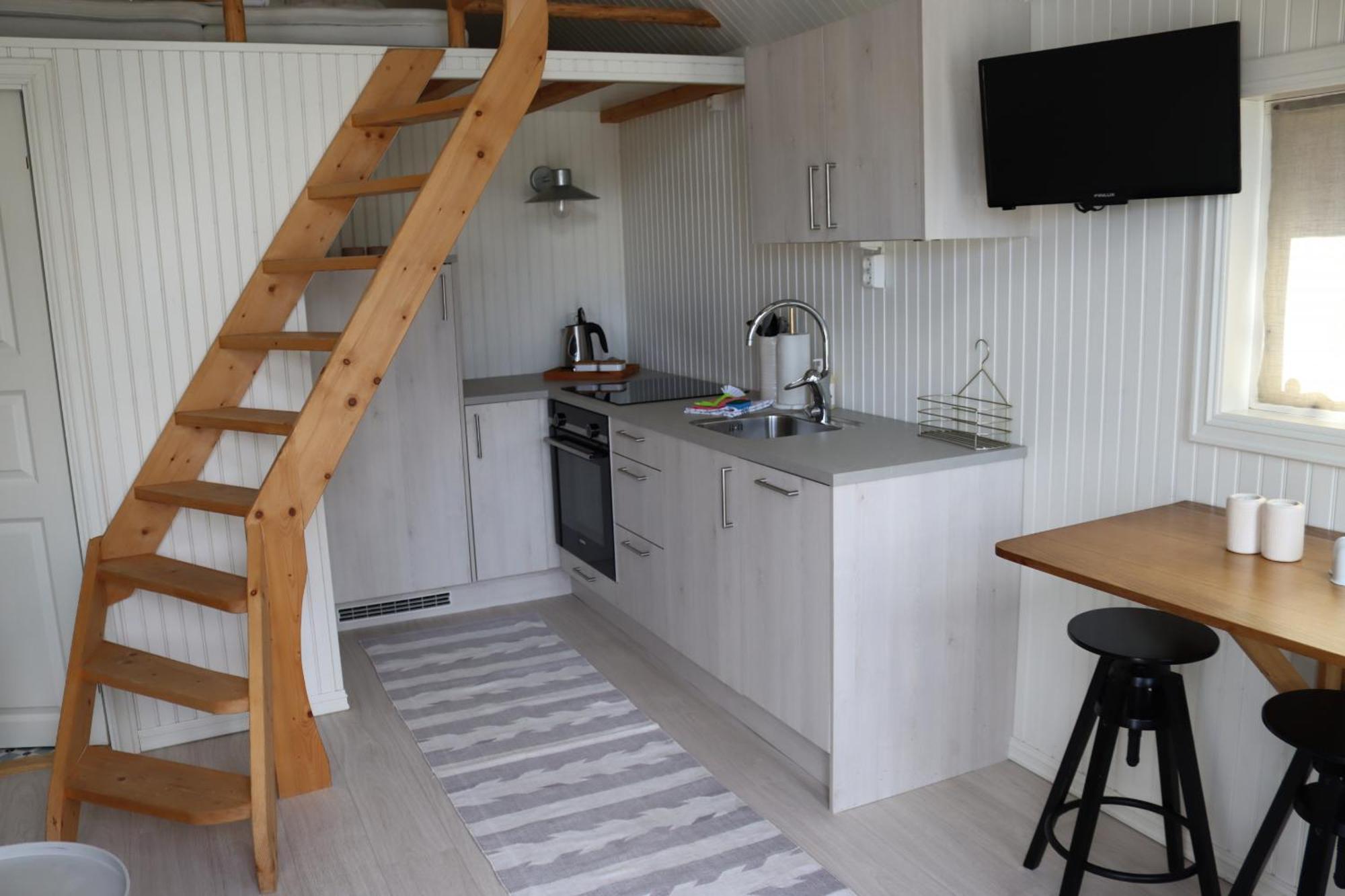 Valen Cabins In Рейне Екстериор снимка